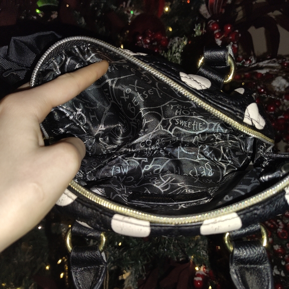 Betsey Johnson Black and White Mini Bag with Bow - Picture 4 of 5